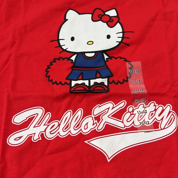 Sanrio x Uniqlo Hello Kitty Cheerleader T-Shirt in Red 🆕 - Picture 2 of 5